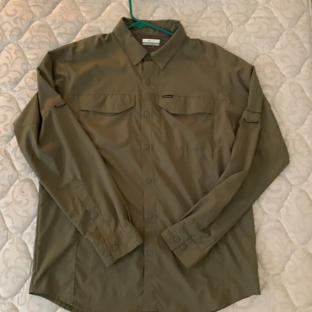 Columbia button down shirt. Omni Shade. Vented. Green. Size Medium